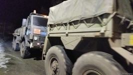 Sülhməramlılara aid 14 təminat avtomobili Laçın yolundan keçib (FOTO)