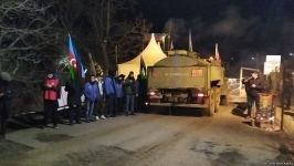 Sülhməramlılara aid 14 təminat avtomobili Laçın yolundan keçib (FOTO)