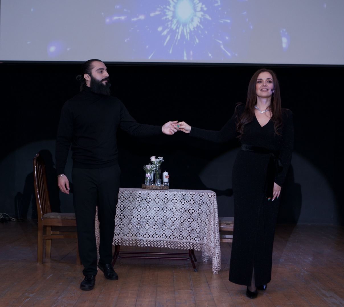 В Баку состоялась премьера поэтического спектакля "Мужчина и Женщина" (ФОТО)
