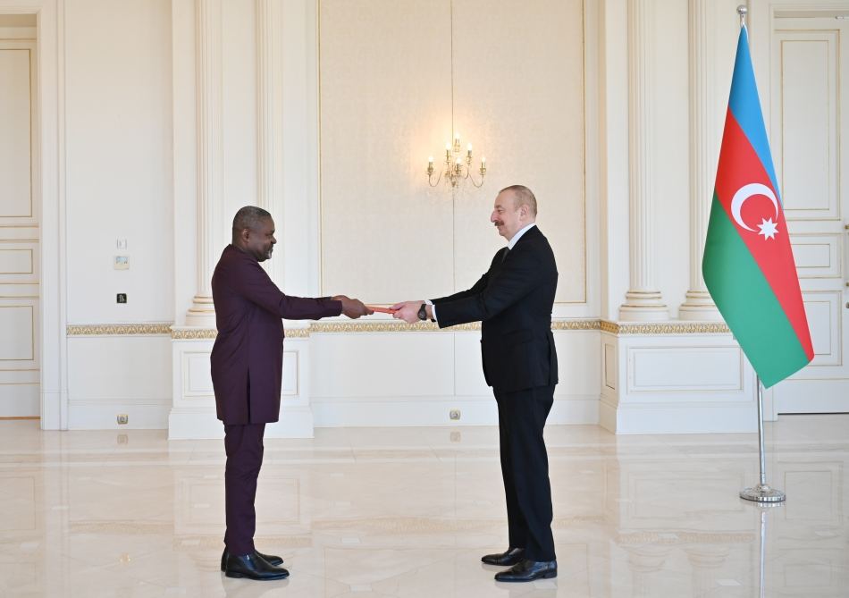President Ilham Aliyev receives credentials of new ambassador of Angola to Azerbaijan (PHOTO/VIDEO)