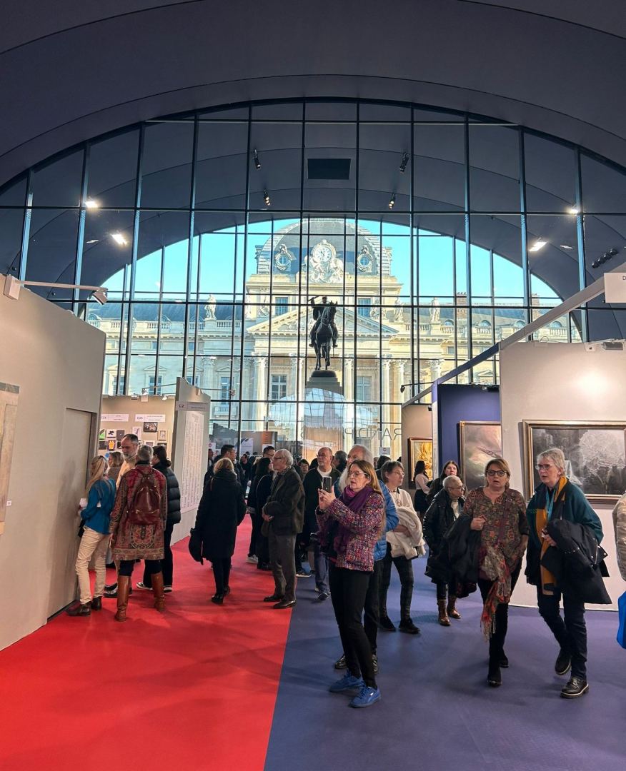 Картина Нигяр Нариманбековой представлена в крупнейшем выставочном зале Франции  (ФОТО)