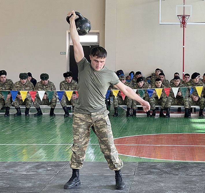 Azərbaycan Ordusunda daşqaldırma birinciliyi keçirilir (FOTO)