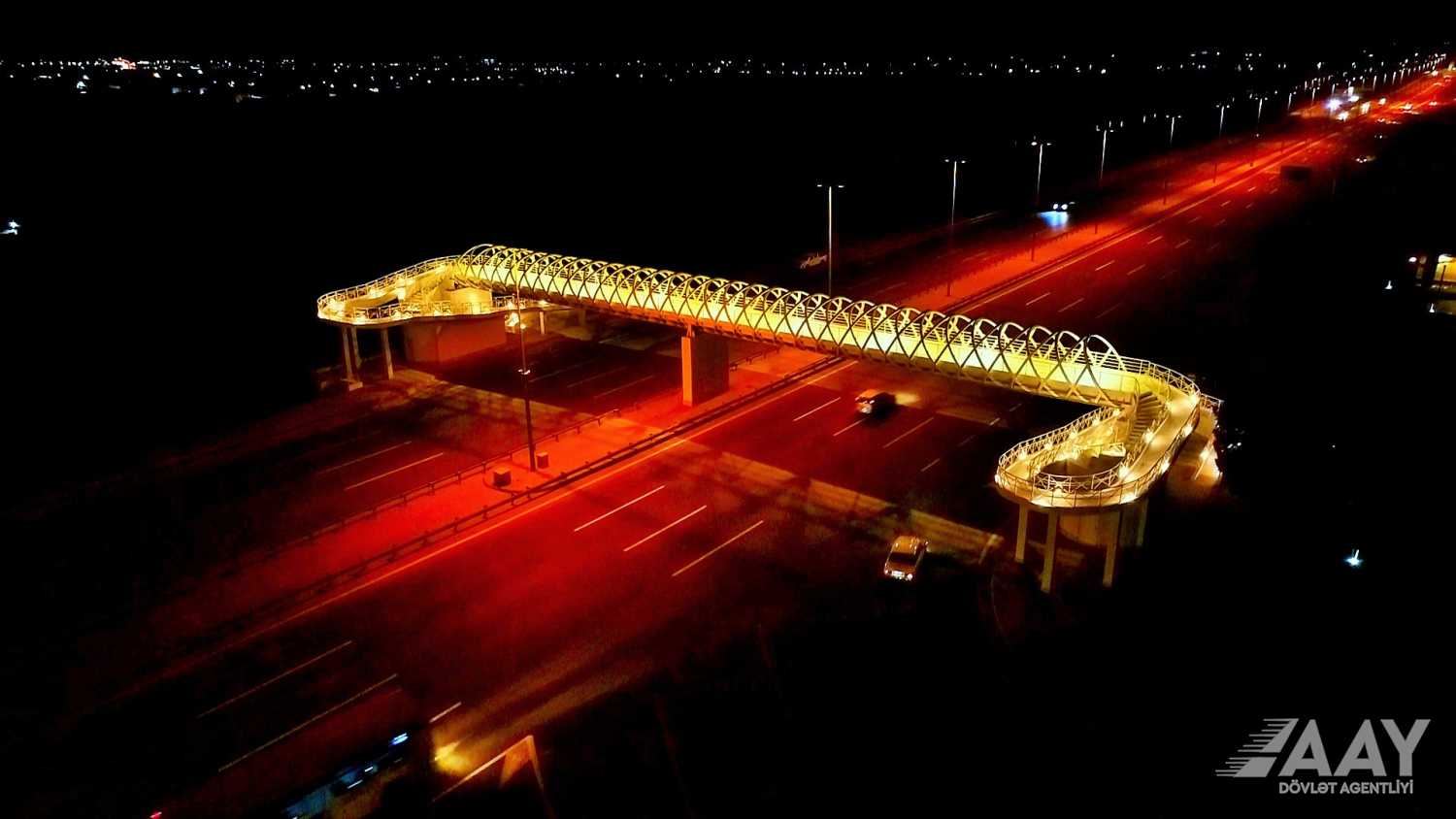 В Баку завершено строительство еще одного надземного пешеходного перехода (ФОТО/ВИДЕО)