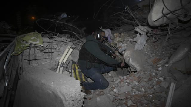 Azerbaijani expert using special device to rescue people from rubble in Türkiye