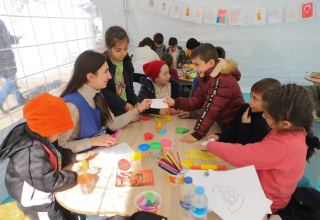 Азербайджанские волонтеры продолжают свою гуманитарную миссию в Турции (ФОТО)