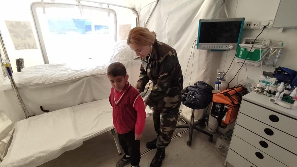 Azerbaijani ministry reveals number of quake-injured Turkish citizens provided with aid at its field hospitals (PHOTO)