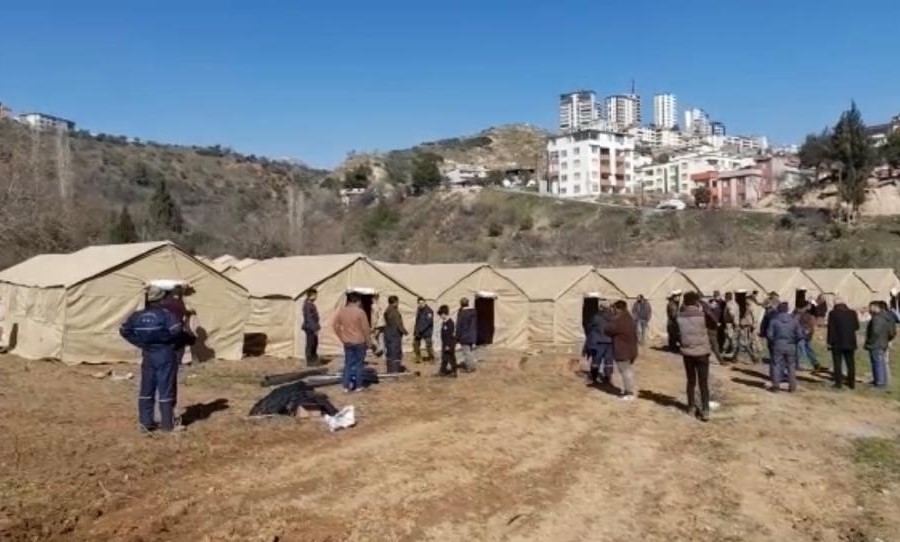 FHN tərəfindən Kahramanmaraşda daha 3 ünvanda növbəti çadır şəhərcikləri qurulub (FOTO/VİDEO)