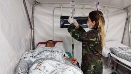 Azerbaijani ministry talks aid to quake-injured Turkish citizens at its field hospitals (PHOTO/VIDEO)