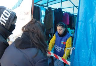 Азербайджанские волонтеры установили шатры для детей в Малатье (ФОТО)