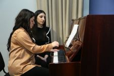 Молодежь почтила память жертв Ходжалинского геноцида музыкальными произведениями (ФОТО)