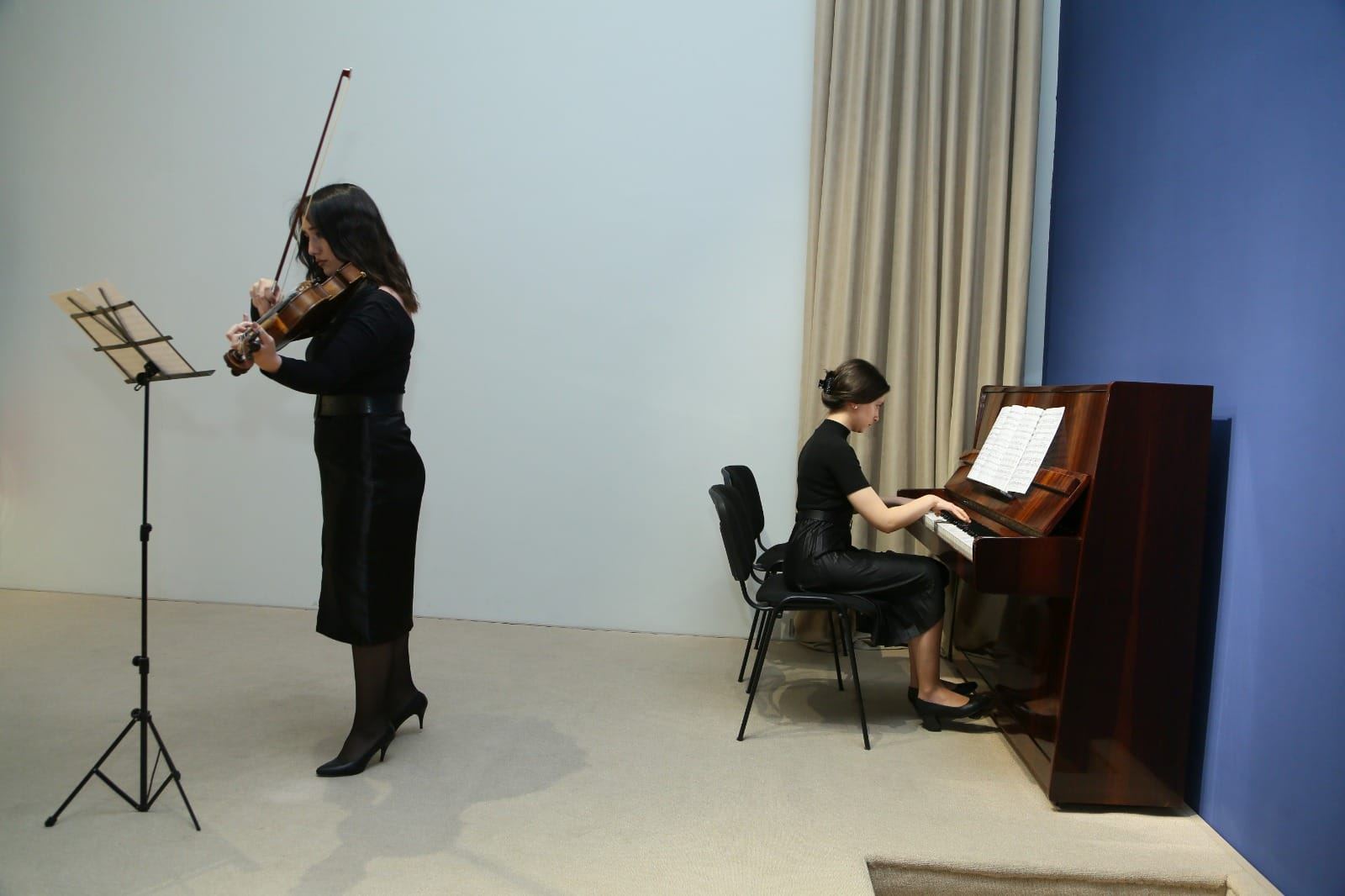 Молодежь почтила память жертв Ходжалинского геноцида музыкальными произведениями (ФОТО)