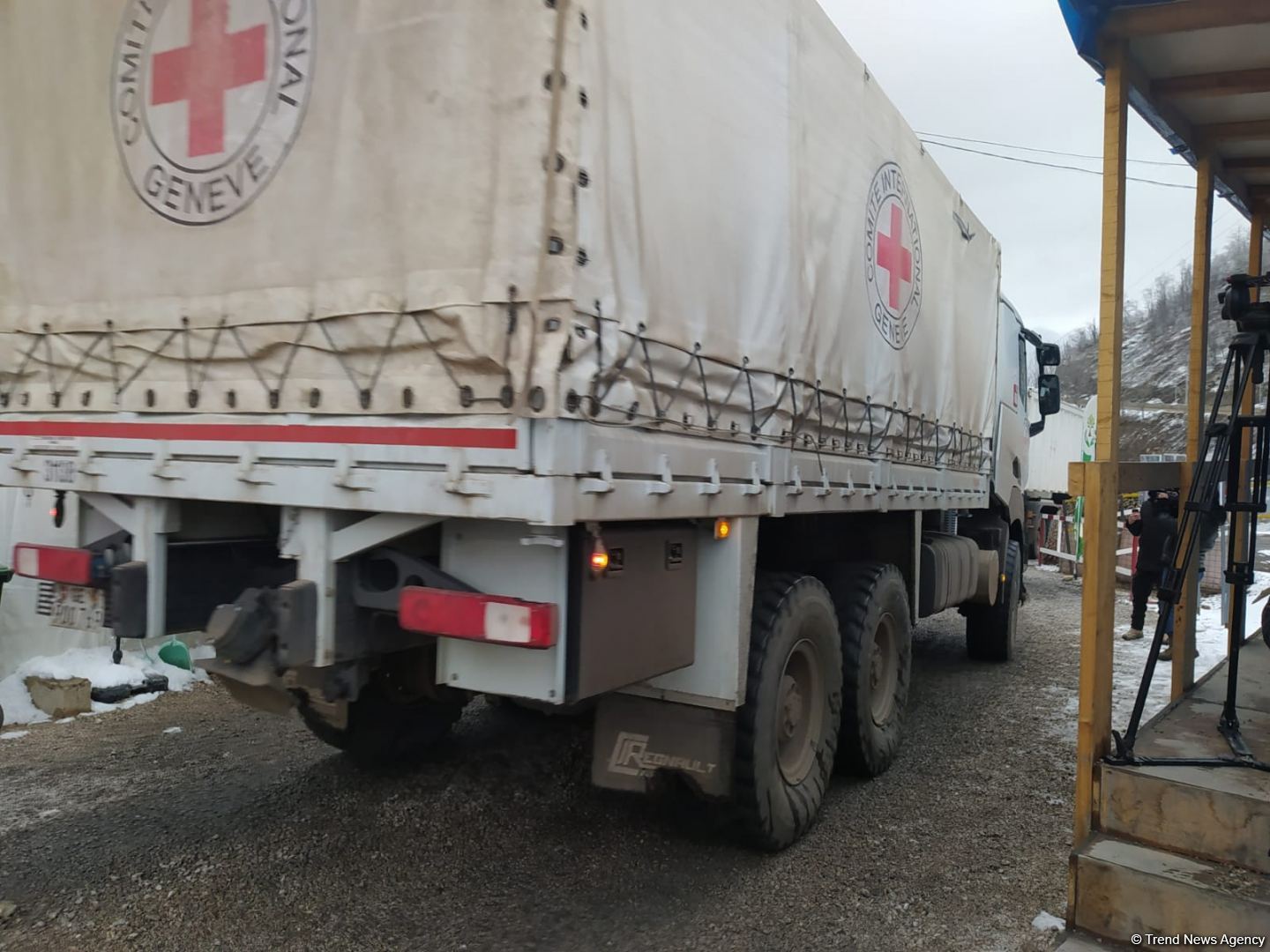 ICRC convoy drives freely along Azerbaijan's Lachin-Khankendi road (PHOTO)