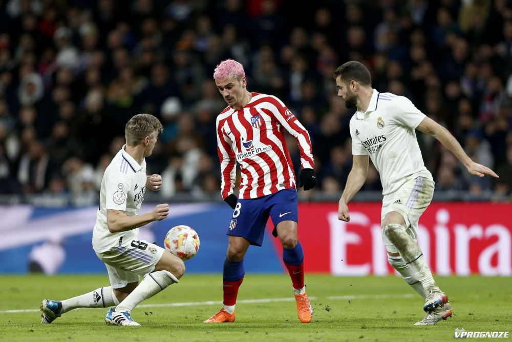 "Реал" в большинстве сыграл вничью с "Атлетико" в матче чемпионата Испании по футболу