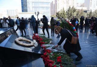 Азербайджанский народ чтит память жертв Ходжалинского геноцида (ФОТО)