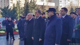 Глава МИД Азербайджана посетил памятник Ходжалинскому геноциду (ФОТО)