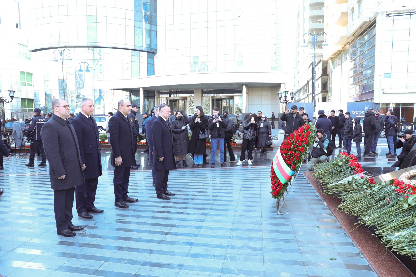 Руководство Министерства здравоохранения почтило память жертв Ходжалинского геноцида (ФОТО)