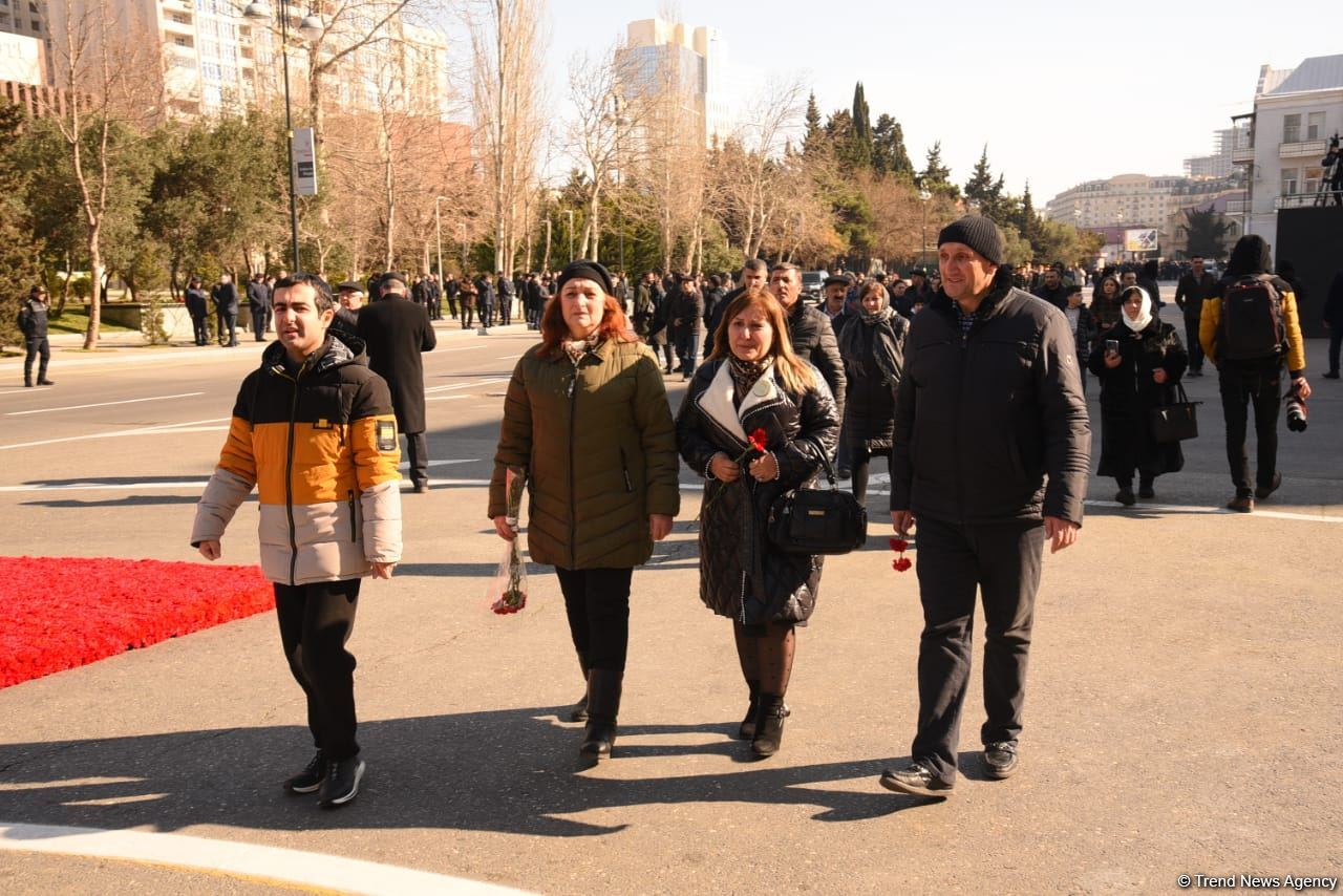 Азербайджанский народ чтит память жертв Ходжалинского геноцида (ФОТО)