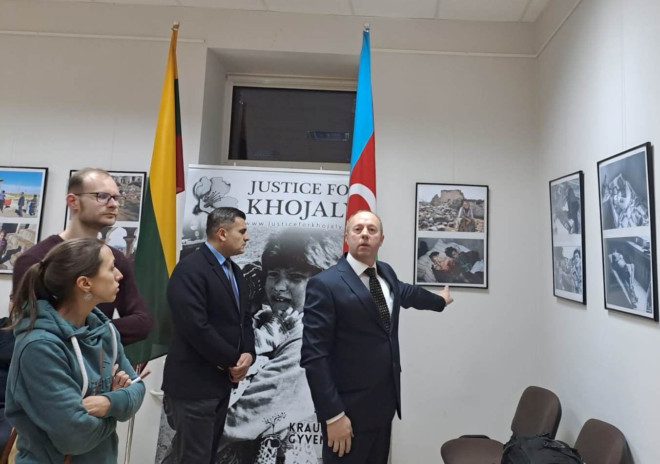В Вильнюсе открылась фотовыставка Ричардаса Лапайтиса "Справедливость для Ходжалы" (ФОТО)