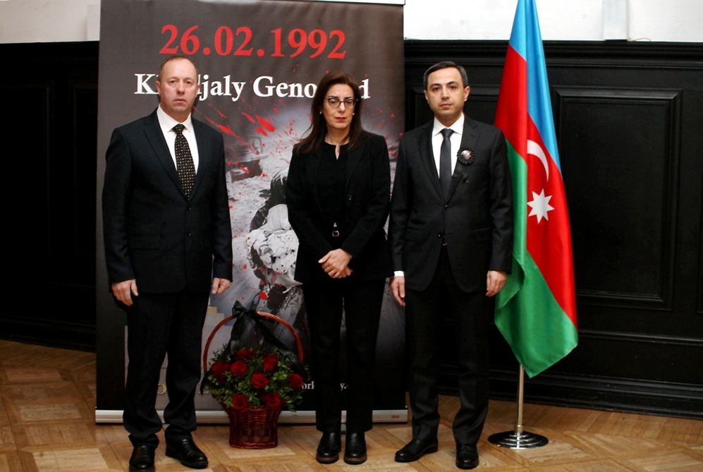 Памяти жертв Ходжалинского геноцида - выставка азербайджанского художника в Таллине (ФОТО)