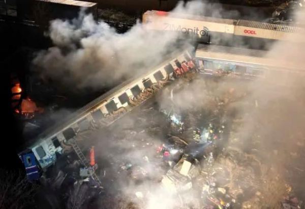 В Греции в результате столкновения двух поездов погибли 15 человек
