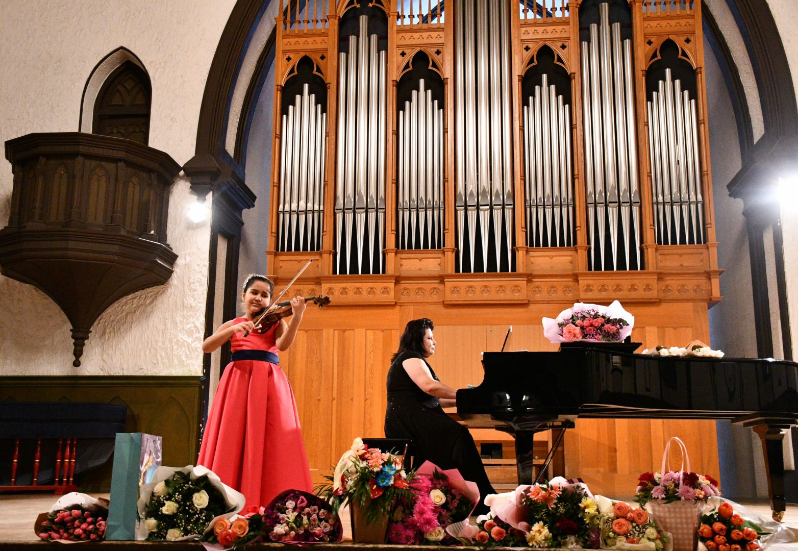 “Gənclərə dəstək” layihəsi çərçivəsində Elmira Dadaşovanın solo konserti olub (FOTO)
