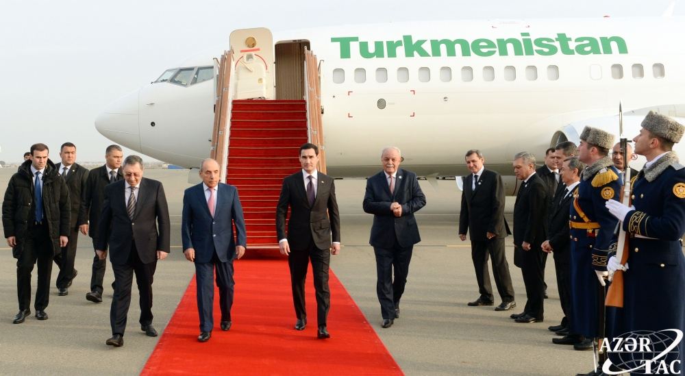 Президент Туркменистана прибыл с визитом в Азербайджан (ФОТО)