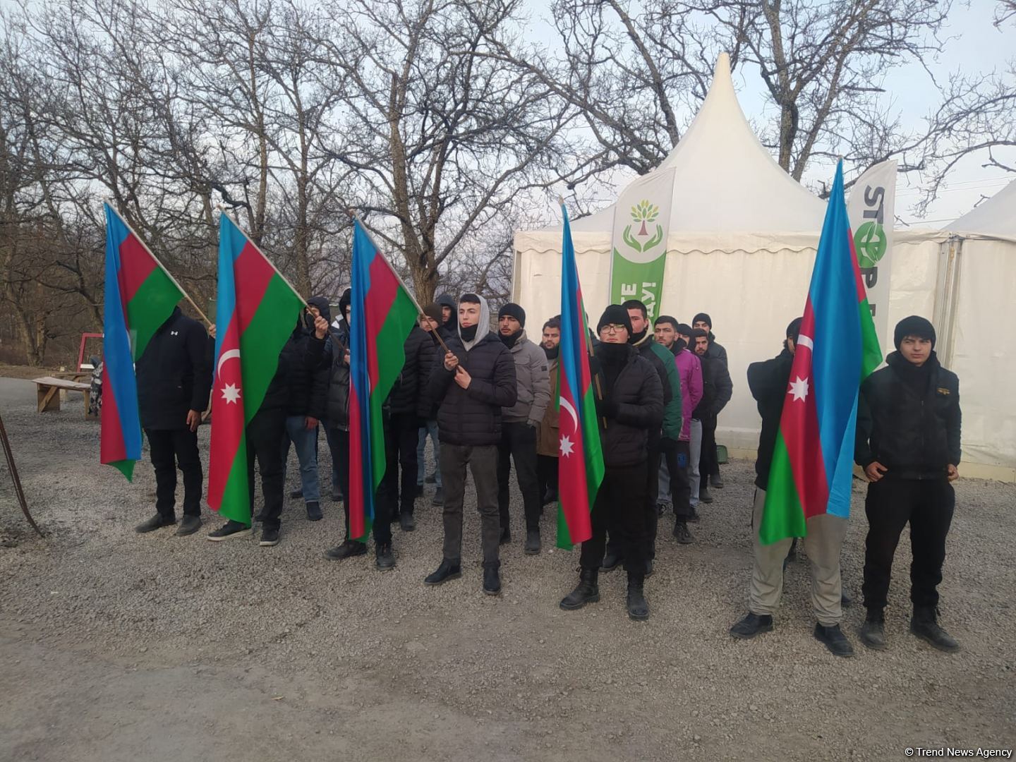 Peaceful protest of Azerbaijanis continues on Lachin-Khankendi road (PHOTO)