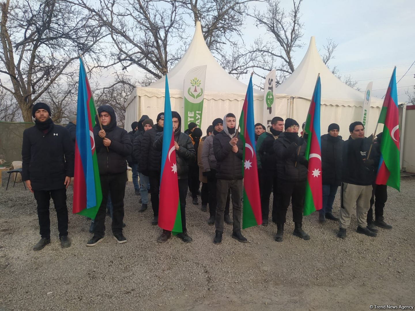 Peaceful protest of Azerbaijanis continues on Lachin-Khankendi road (PHOTO)