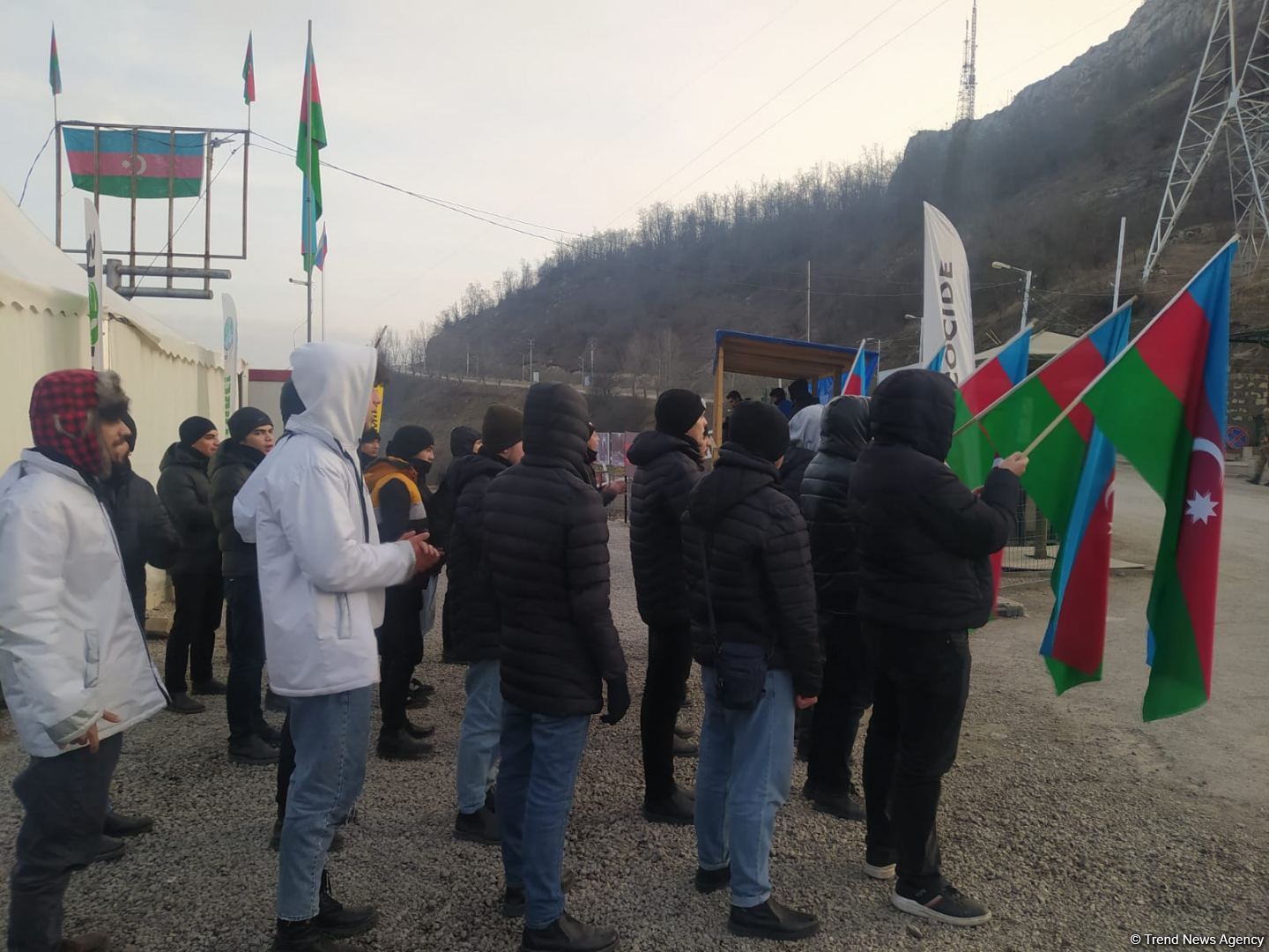 Peaceful protest of Azerbaijanis continues on Lachin-Khankendi road (PHOTO)