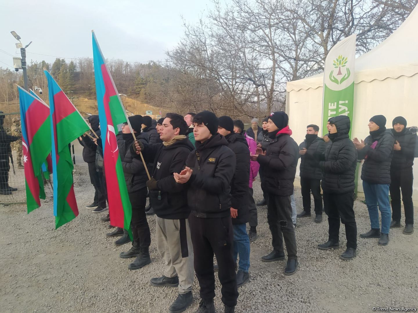 Peaceful protest of Azerbaijanis continues on Lachin-Khankendi road (PHOTO)