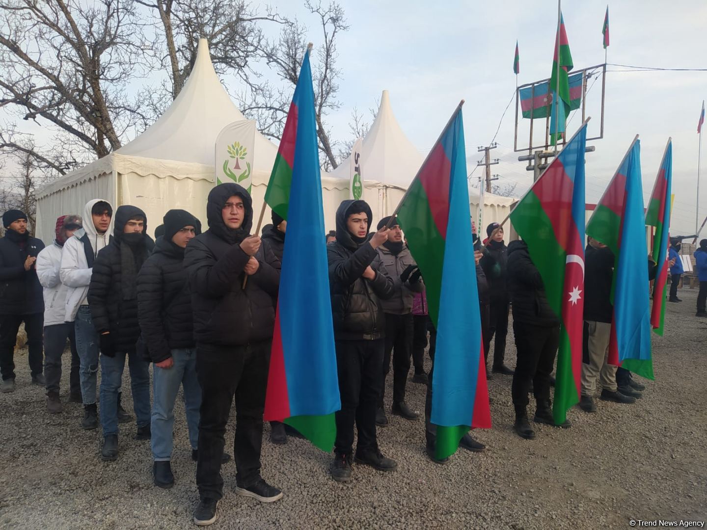 Peaceful protest of Azerbaijanis continues on Lachin-Khankendi road (PHOTO)