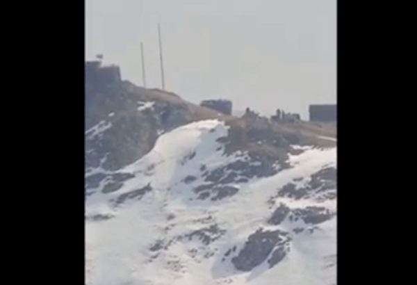 Qeyri-qanuni erməni silahlı dəstələri sülhməramlıların məsuliyyət zonasında döyüş mövqeyi inşa ediblər (VİDEO)