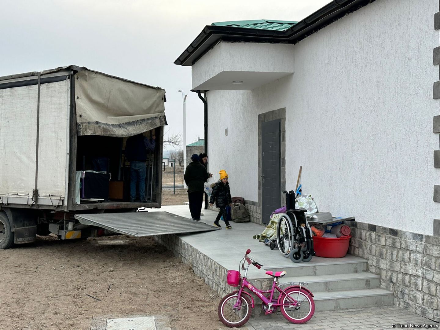 Azerbaijan relocates ten more families to liberated Aghali village in Zangilan (PHOTO)
