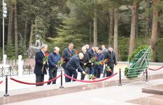 Члены комиссии ТЮРКПА посетили Аллею почетного захоронения и Аллею шехидов (ФОТО)