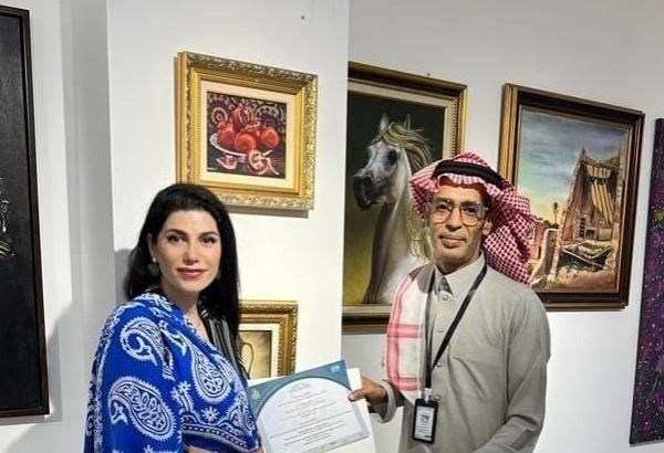 Азербайджанская художница представила работы в рамках программы стратегического развития Саудовской Аравии  (ФОТО)