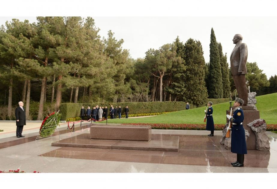 Latvian president visits grave of national leader Heydar Aliyev