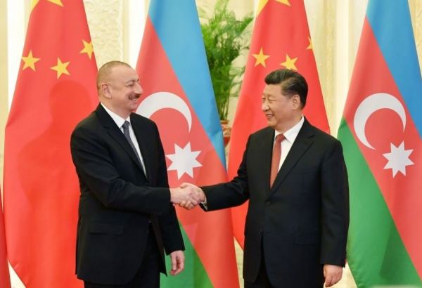Президент Ильхам Алиев поздравил Си Цзиньпина с переизбранием на пост Председателя КНР