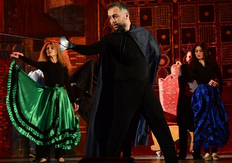 По чудесным ступеням - один день в азербайджанском театре (ФОТО)