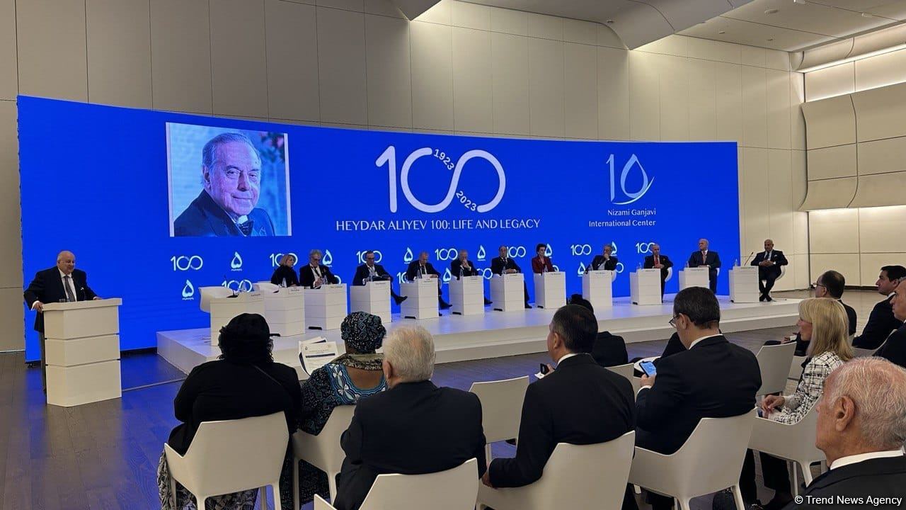 В Баку состо мероприятие на тему "Гейдар Алиев - 100: жизнь и наследие" (ФОТО)