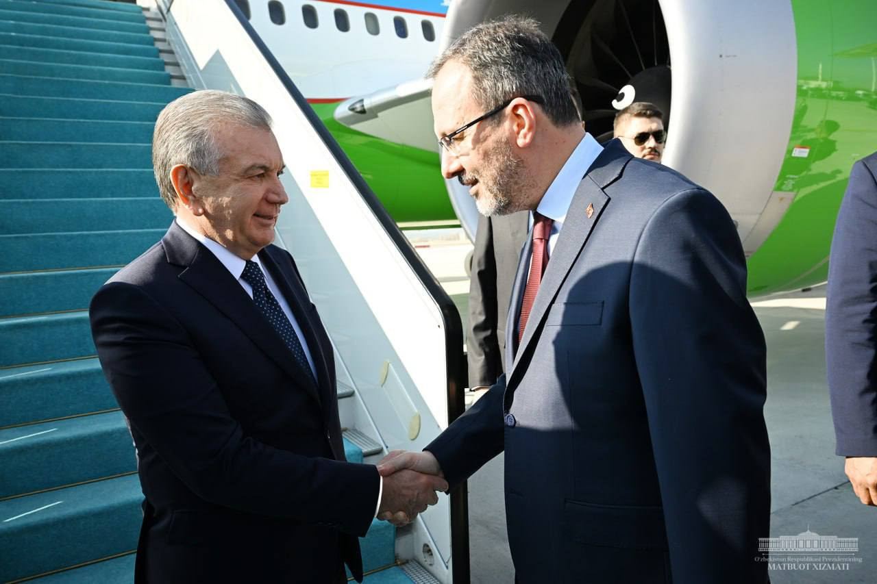 Turkish President Recep Tayyip Erdogan meets Uzbekistan's President Shavkat Mirziyoyev (PHOTO)