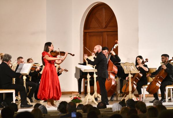 Музыка, которая завораживает - концерт в филармонии в Баку (ФОТО)