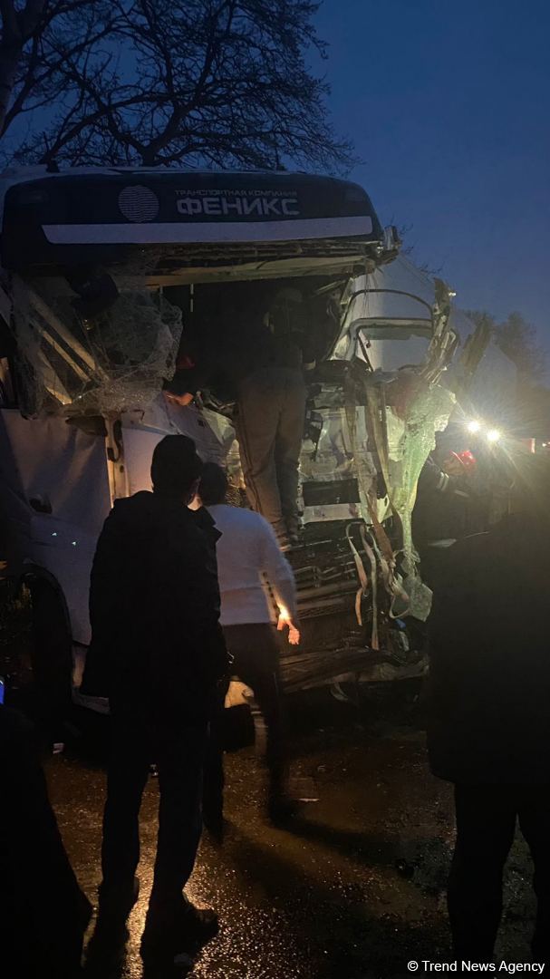 Truck collision on Baku-Khachmaz road results in casualties (PHOTO)
