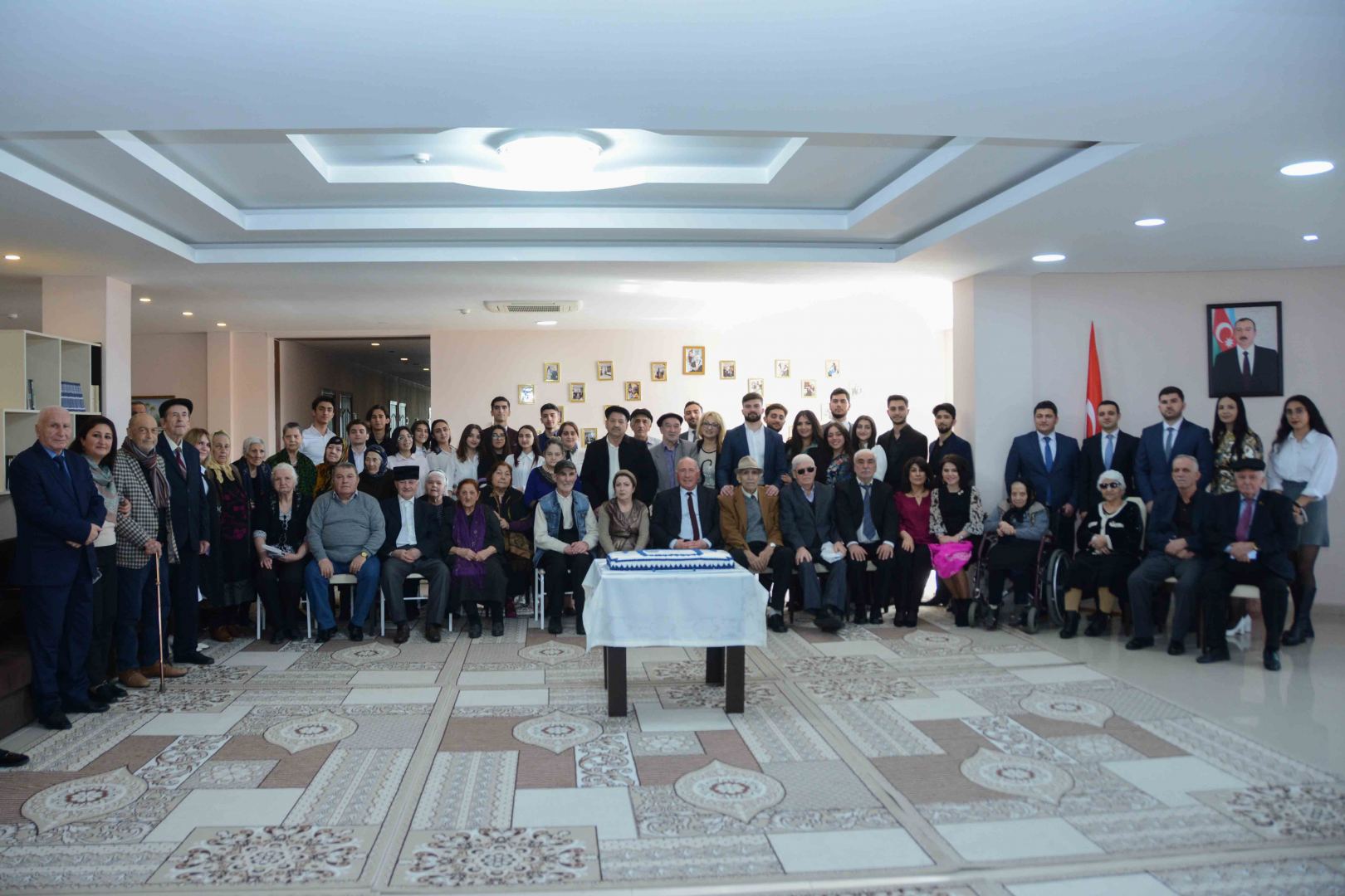 UNEC kollektivi Novruz bayramını “Qocalar evi”ndə qeyd edib (FOTO)