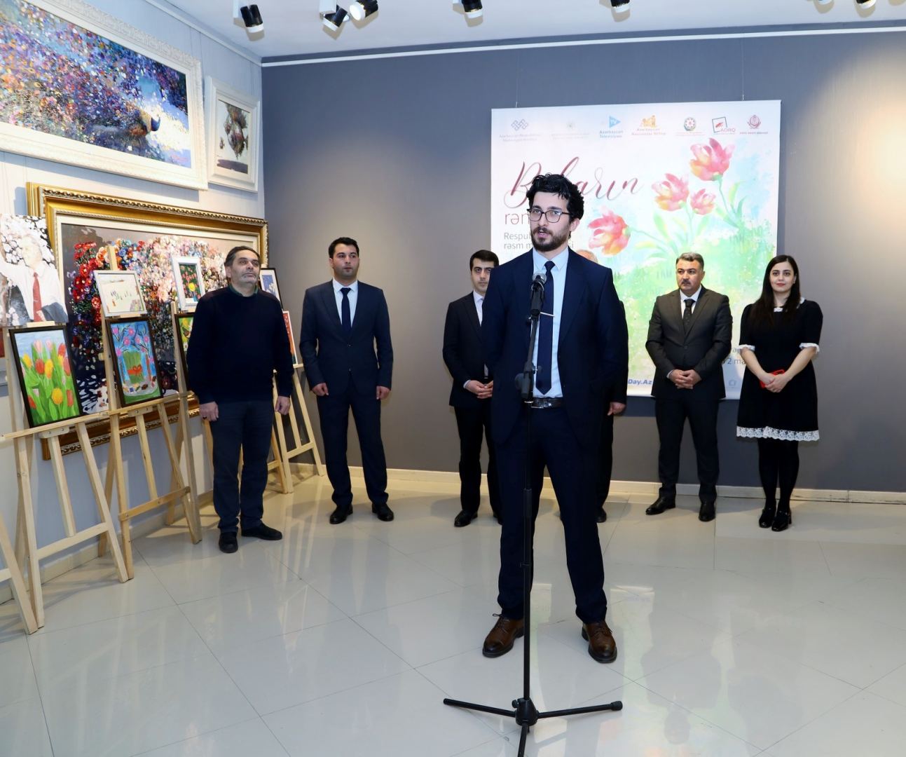 Насыщенные краски и хорошее настроение – весенняя выставка в Баку (ФОТО)