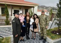 Heartfelt meeting of President Ilham Aliyev and First Lady Mehriban Aliyeva with residents of Talish village (PHOTO)