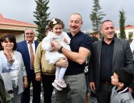 Искренняя встреча Президента Ильхама Алиева и Первой леди Мехрибан Алиевой с жителями села Талыш (ФОТО)