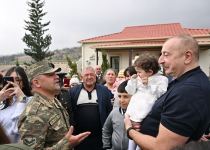 Heartfelt meeting of President Ilham Aliyev and First Lady Mehriban Aliyeva with residents of Talish village (PHOTO)