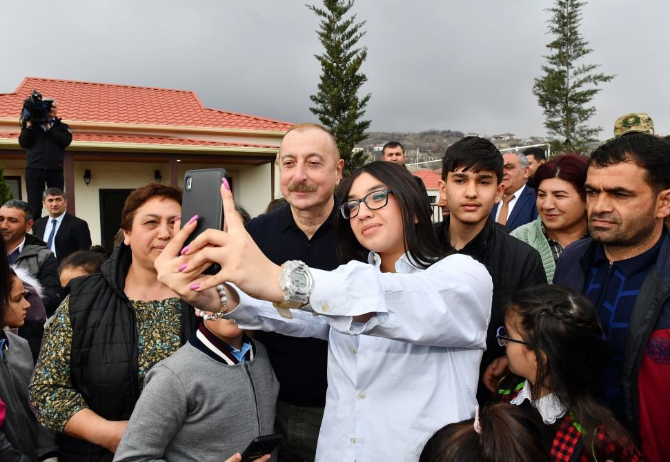 Искренняя встреча Президента Ильхама Алиева и Первой леди Мехрибан Алиевой с жителями села Талыш (ФОТО)