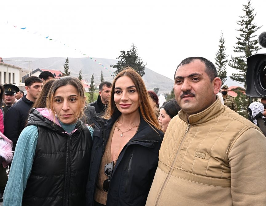 Heartfelt meeting of President Ilham Aliyev and First Lady Mehriban Aliyeva with residents of Talish village (PHOTO)