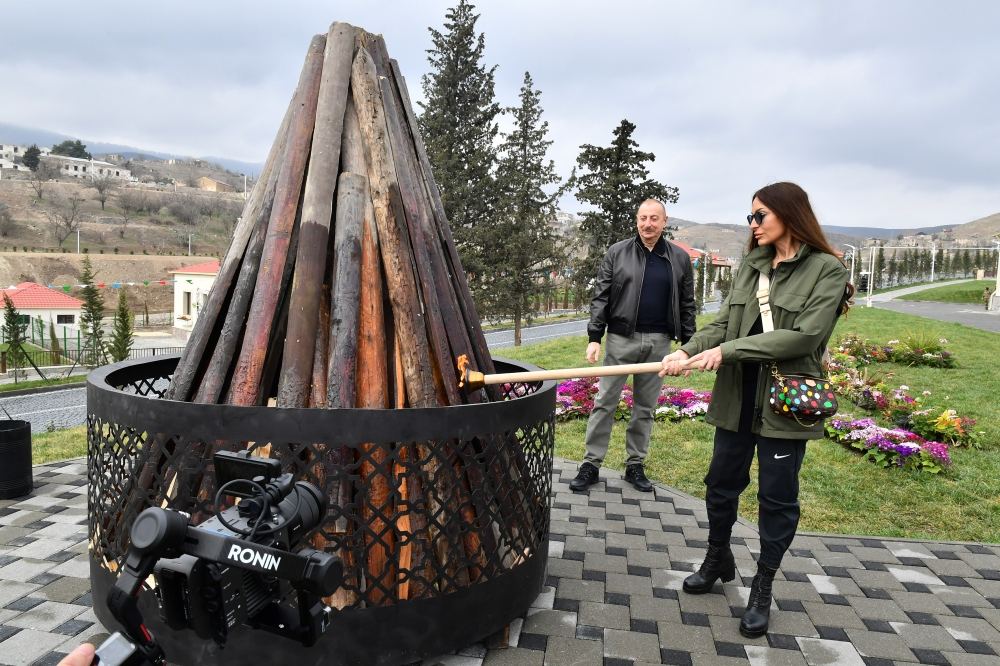 Президент Ильхам Алиев зажег новрузовский костер в селе Талыш и поздравил азербайджанский народ с праздником (ФОТО)